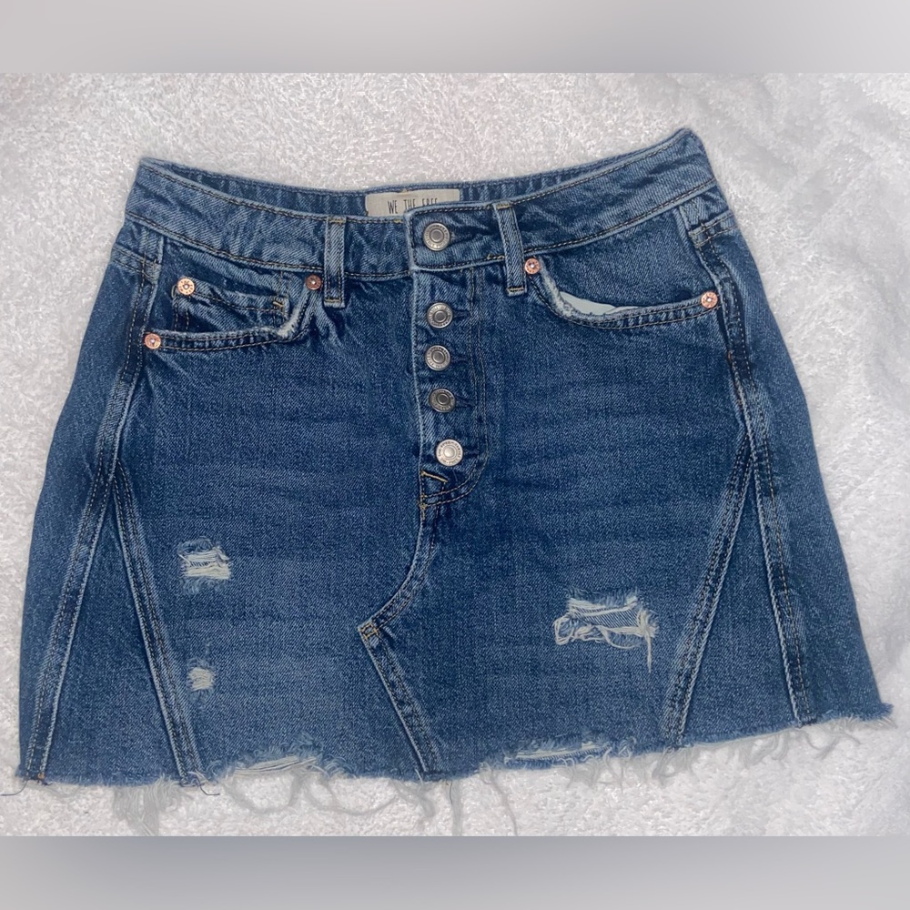 We The Free, Denim Button-Front Distressed Mini Skirt - Blue